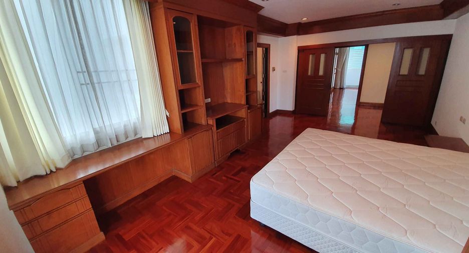 For rent 4 bedrooms condo in Khlong Toei, Bangkok