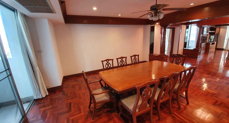 For rent 4 bedrooms condo in Khlong Toei, Bangkok