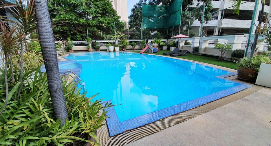 For rent 4 bedrooms condo in Khlong Toei, Bangkok