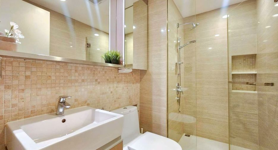 For rent 2 bedrooms condo in Khlong Toei, Bangkok