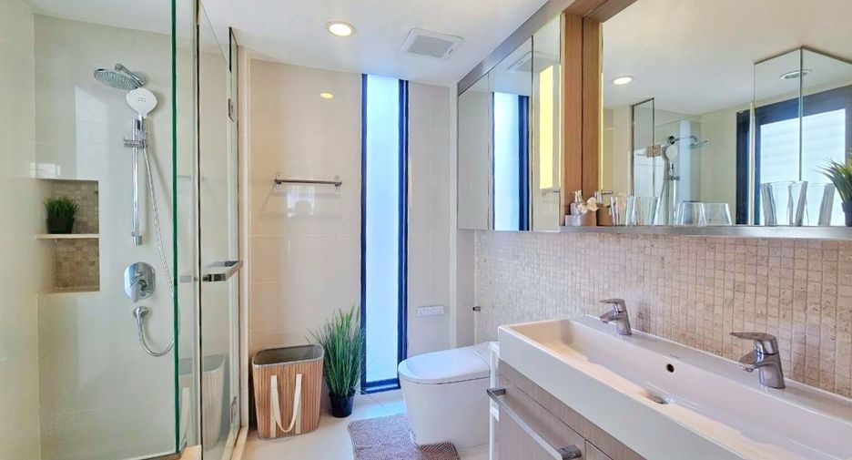 For rent 2 bedrooms condo in Khlong Toei, Bangkok