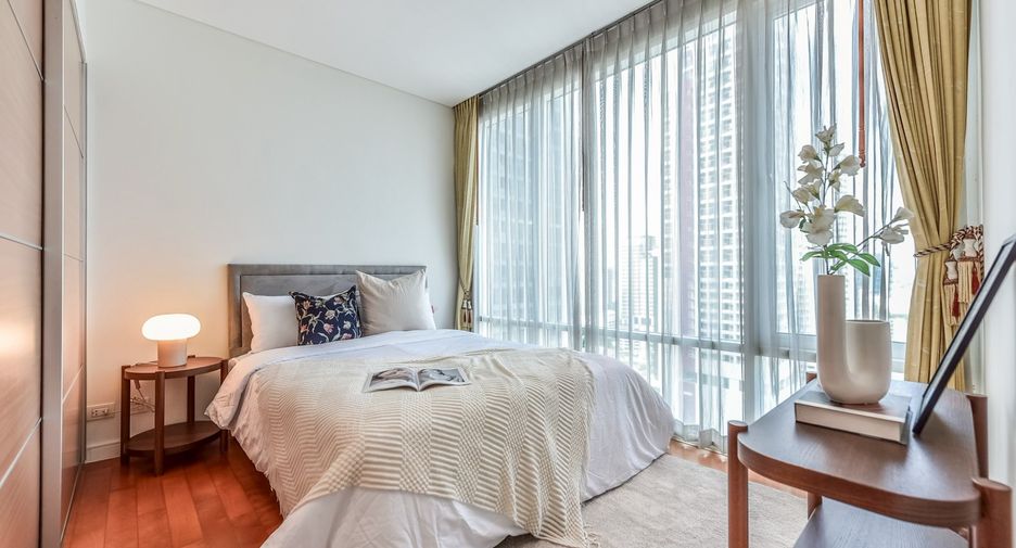 For rent 2 bedrooms condo in Khlong Toei, Bangkok
