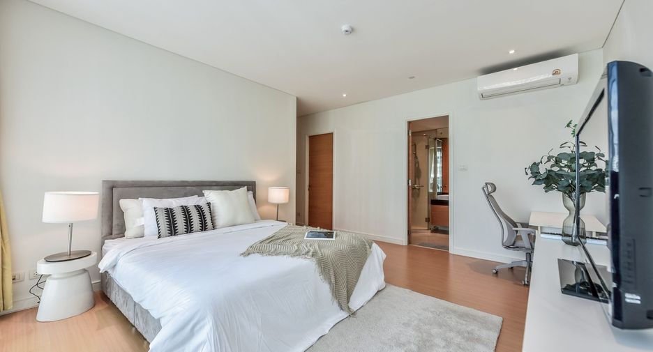 For rent 2 bedrooms condo in Khlong Toei, Bangkok