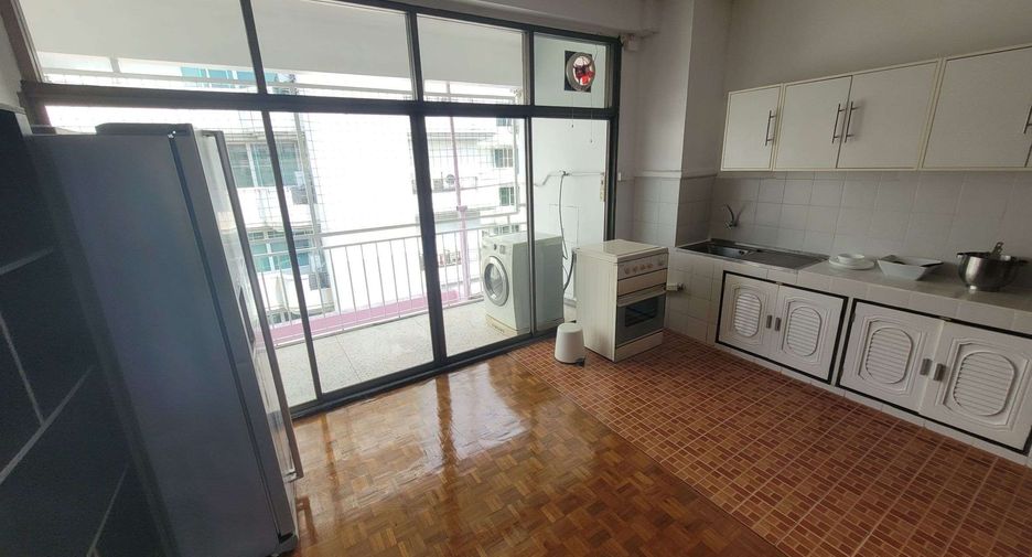 For rent 3 ベッドルーム condo in Watthana, Bangkok