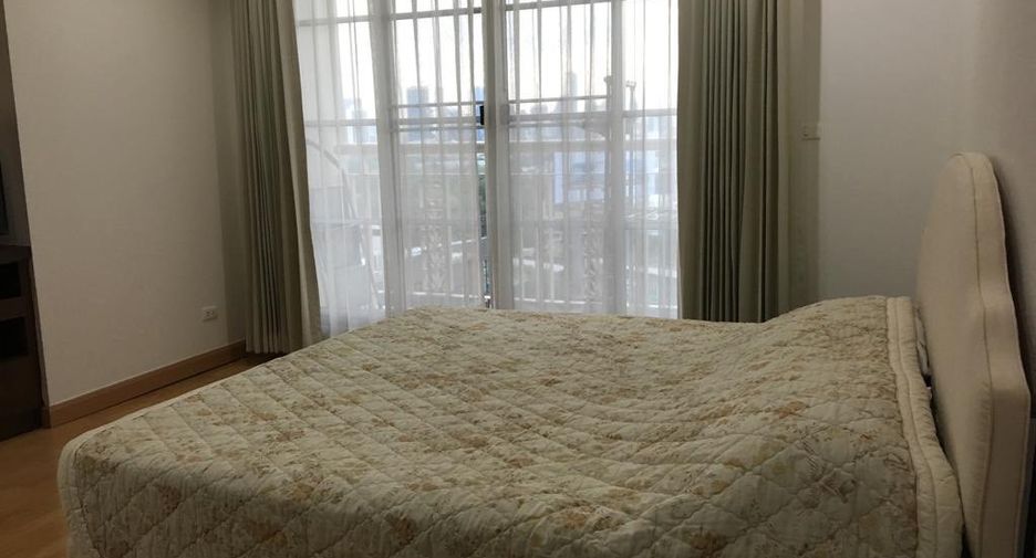 Condo en alquiler de 3 habitaciones en Khlong Toei, Bangkok