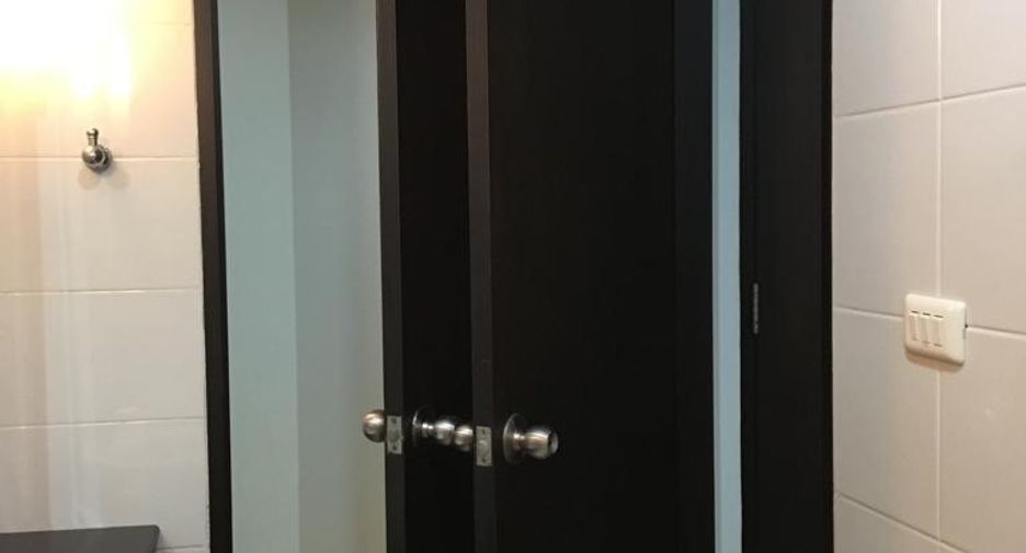 Condo en alquiler de 3 habitaciones en Khlong Toei, Bangkok