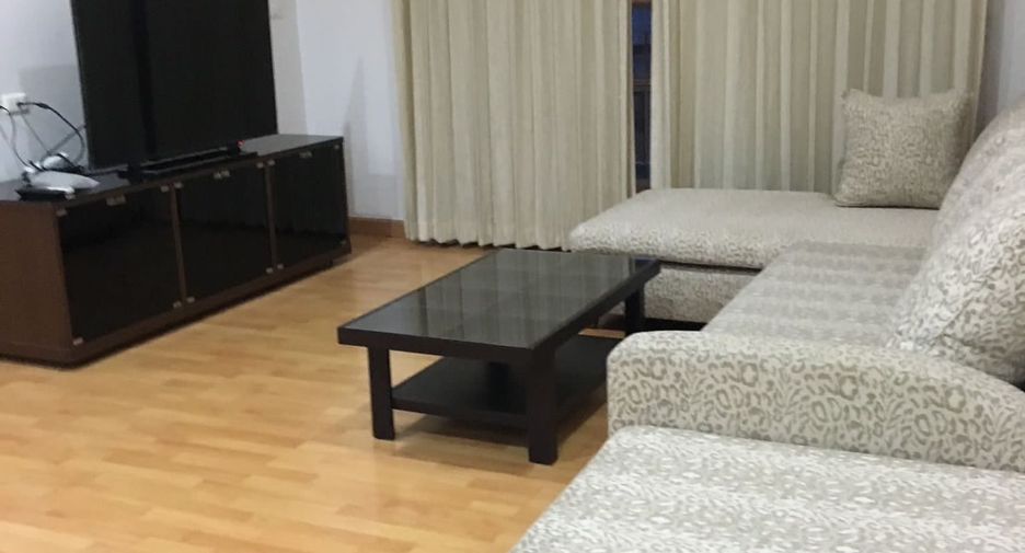 Condo en alquiler de 3 habitaciones en Khlong Toei, Bangkok