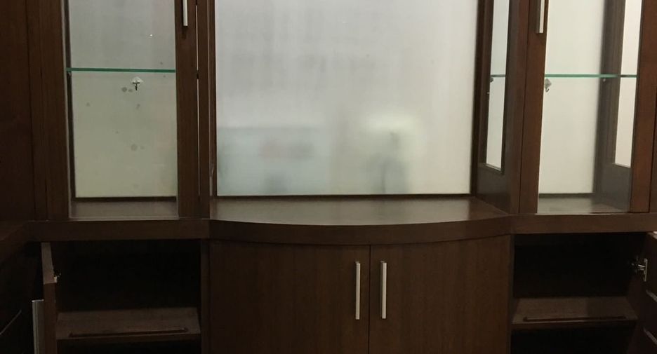 Condo en alquiler de 3 habitaciones en Khlong Toei, Bangkok
