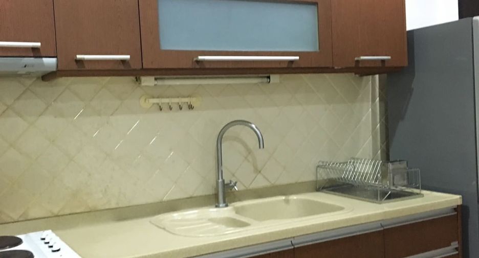 Condo en alquiler de 3 habitaciones en Khlong Toei, Bangkok