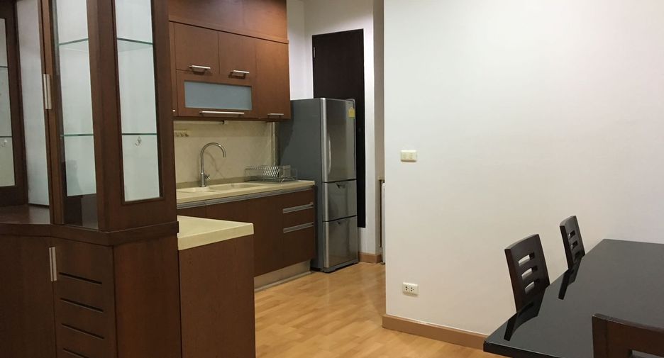 Condo en alquiler de 3 habitaciones en Khlong Toei, Bangkok
