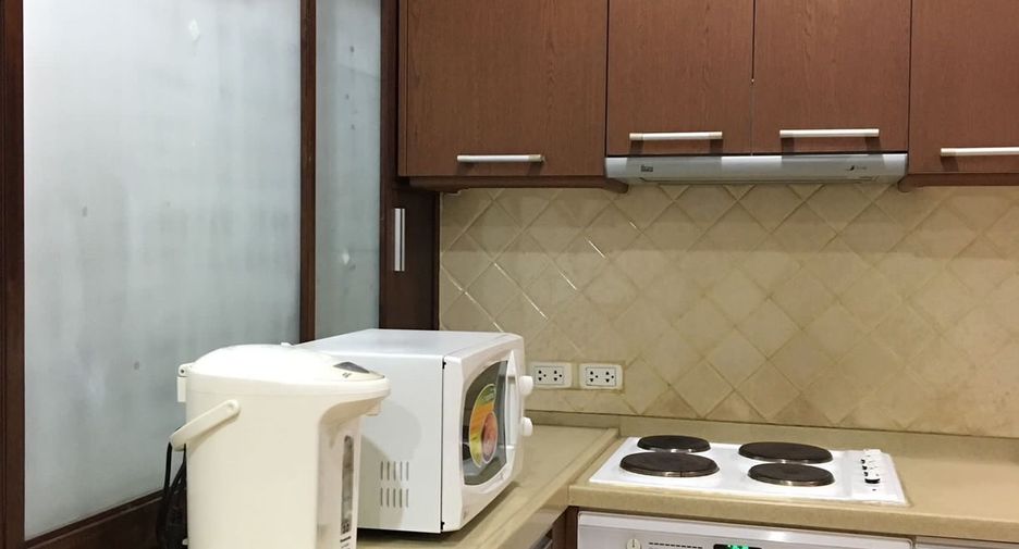 Condo en alquiler de 3 habitaciones en Khlong Toei, Bangkok