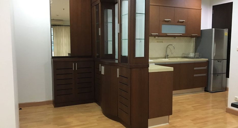 Condo en alquiler de 3 habitaciones en Khlong Toei, Bangkok