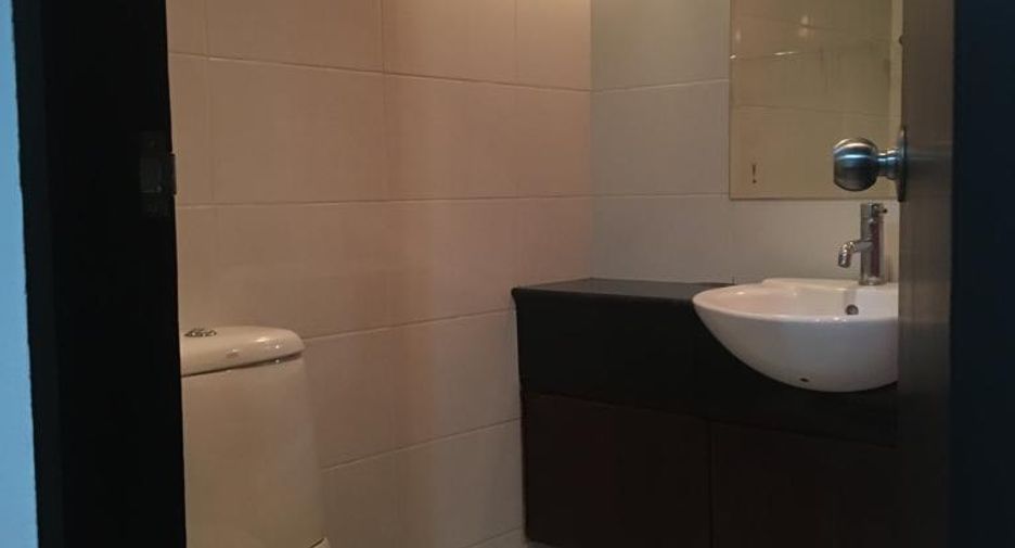 Condo en alquiler de 3 habitaciones en Khlong Toei, Bangkok