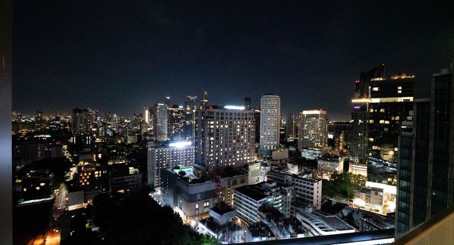 For rent 2 bedrooms condo in Khlong Toei, Bangkok
