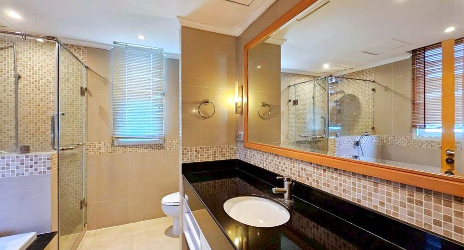 Wohnung zur Miete mit 3 Zimmer in Watthana, Bangkok