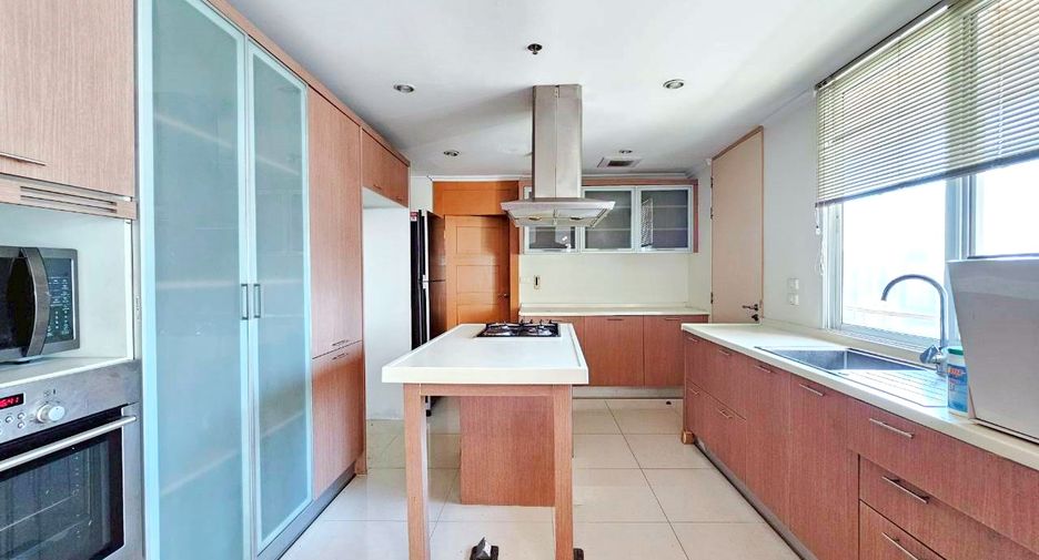 Wohnung zur Miete mit 3 Zimmer in Watthana, Bangkok