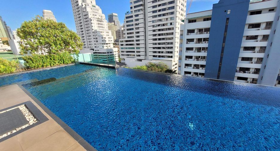 For rent 3 bedrooms condo in Khlong Toei, Bangkok