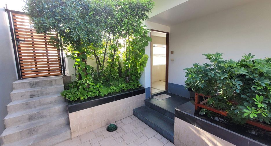 For rent 3 bedrooms condo in Khlong Toei, Bangkok