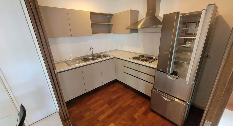 For rent 3 bedrooms condo in Khlong Toei, Bangkok