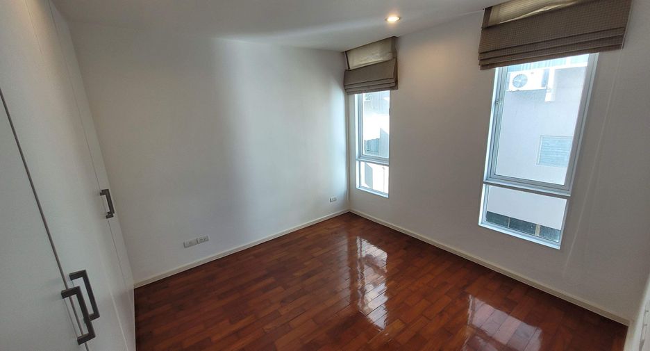 For rent 3 bedrooms condo in Khlong Toei, Bangkok