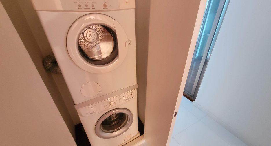For rent 3 bedrooms condo in Khlong Toei, Bangkok