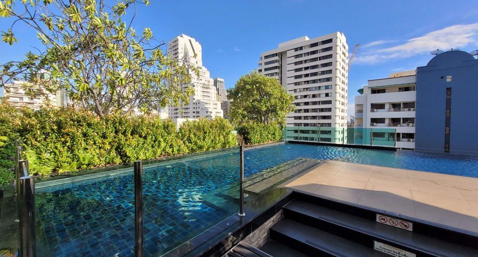 For rent 3 bedrooms condo in Khlong Toei, Bangkok