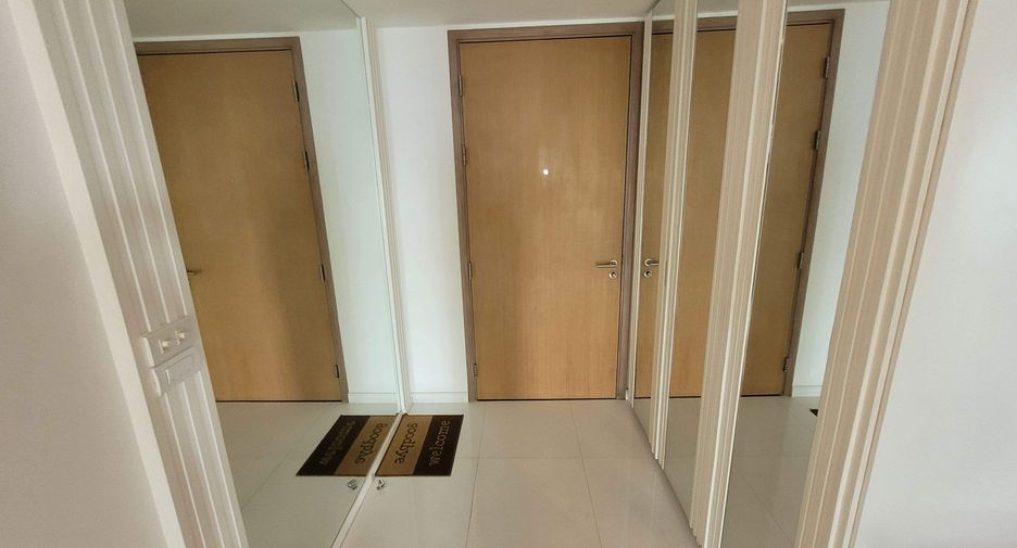 For rent 3 bedrooms condo in Khlong Toei, Bangkok