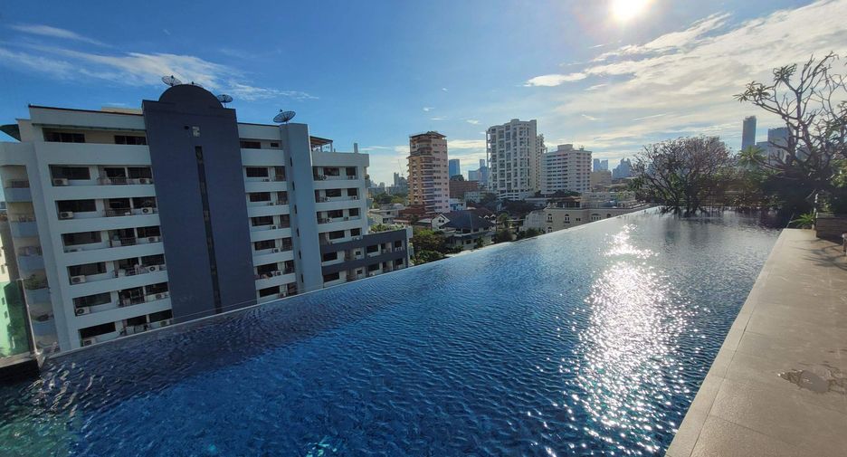 For rent 3 bedrooms condo in Khlong Toei, Bangkok