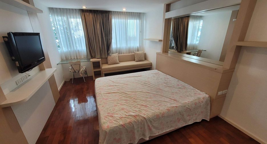 For rent 3 bedrooms condo in Khlong Toei, Bangkok