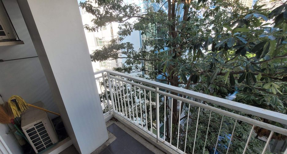For rent 3 bedrooms condo in Khlong Toei, Bangkok