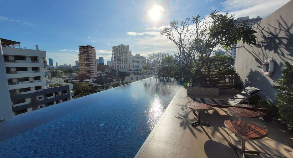 For rent 3 bedrooms condo in Khlong Toei, Bangkok