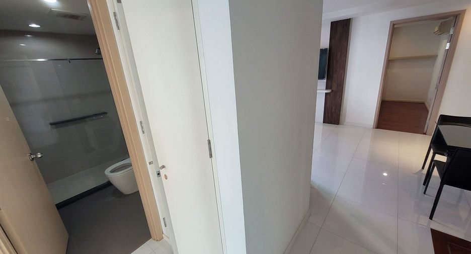 For rent 3 bedrooms condo in Khlong Toei, Bangkok