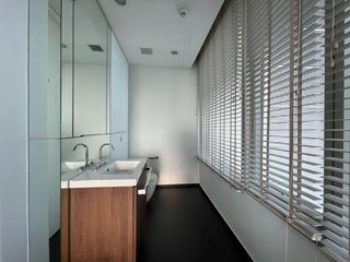 For rent and for sale 2 bedrooms condo in Pathum Wan, Bangkok