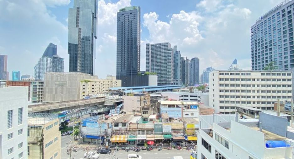 For rent 2 bedrooms condo in Khlong Toei, Bangkok