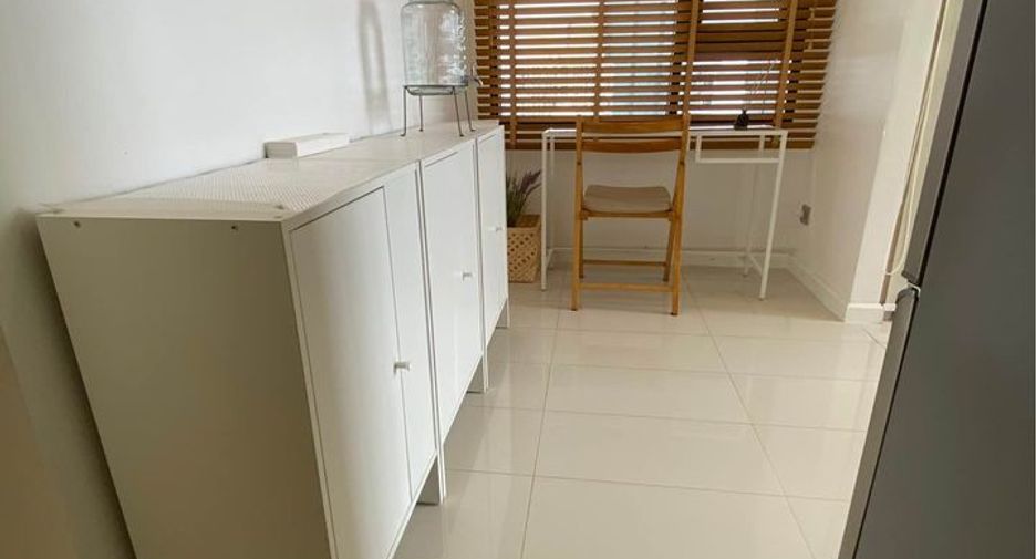 For rent 2 bedrooms condo in Sathon, Bangkok
