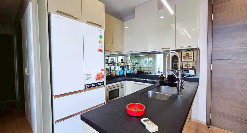 For rent 2 bedrooms condo in Watthana, Bangkok