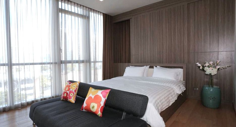 For rent 2 bedrooms condo in Watthana, Bangkok