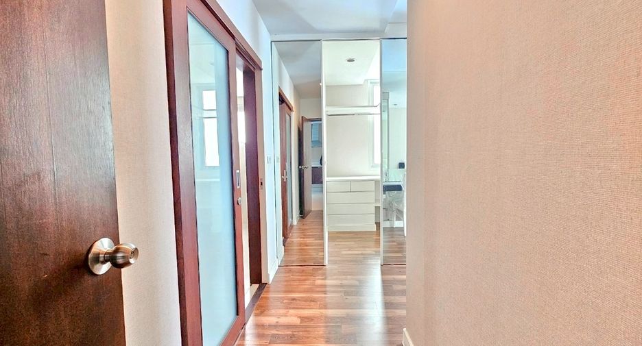 For rent 2 bedrooms condo in Pathum Wan, Bangkok