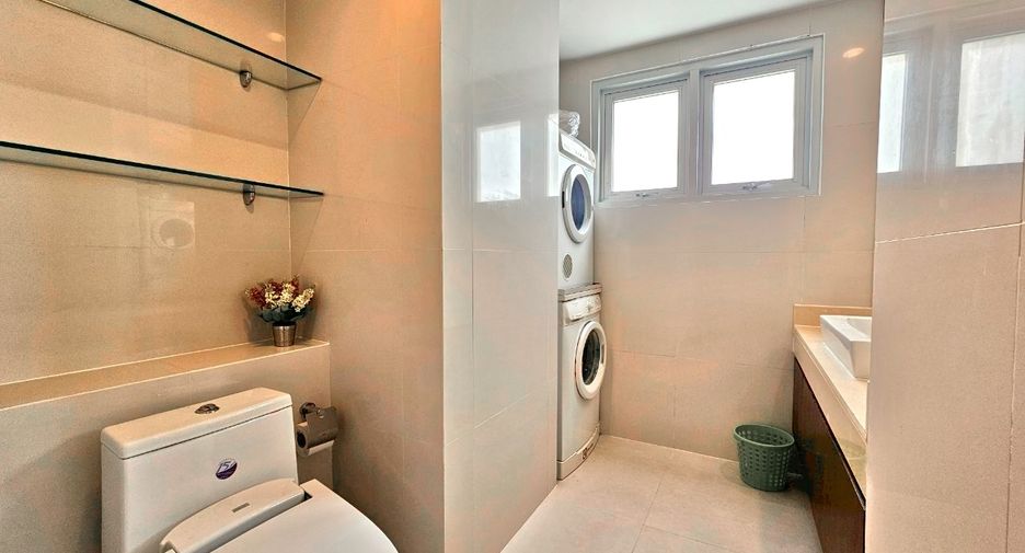 For rent 2 bedrooms condo in Pathum Wan, Bangkok