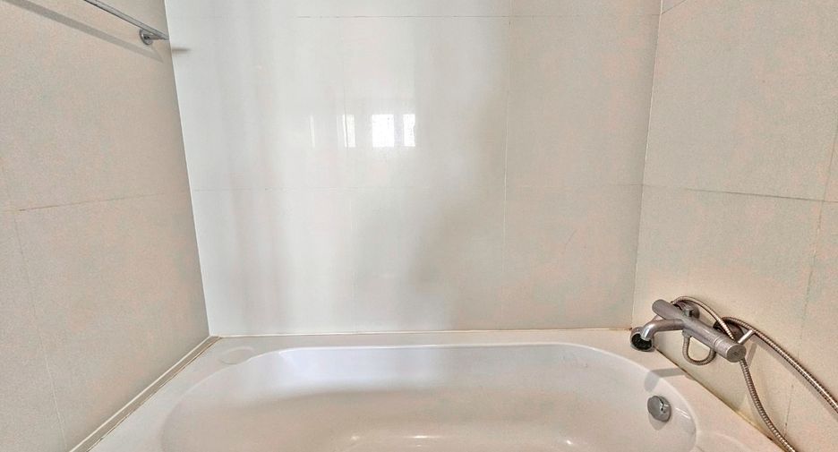 For rent 2 bedrooms condo in Pathum Wan, Bangkok