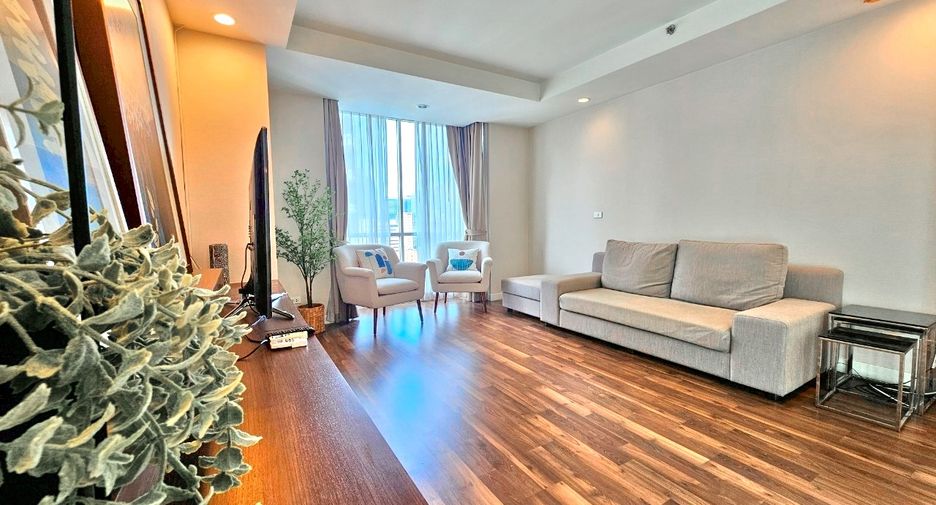 For rent 2 bedrooms condo in Pathum Wan, Bangkok