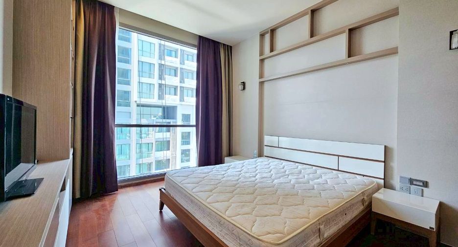 For rent 2 bedrooms condo in Watthana, Bangkok