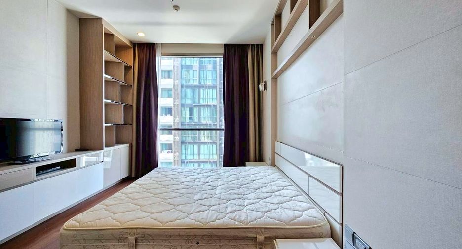 For rent 2 bedrooms condo in Watthana, Bangkok