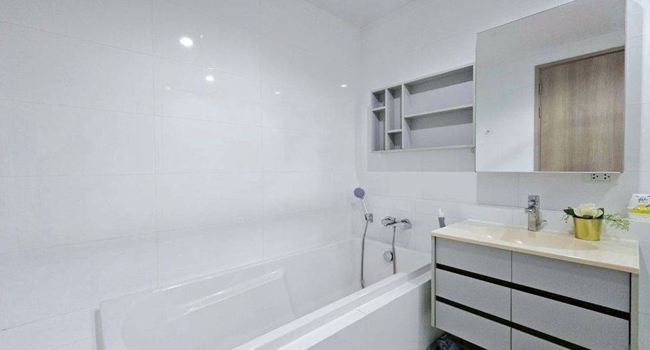 For rent and for sale 1 bed condo in Watthana, Bangkok