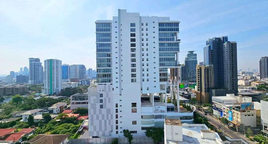 For rent and for sale 1 bed condo in Watthana, Bangkok