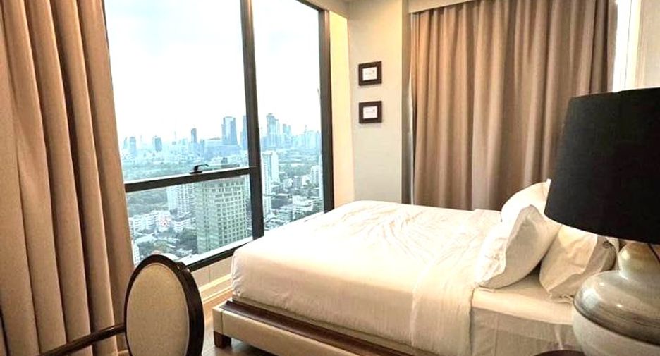 For rent 3 bedrooms condo in Khlong Toei, Bangkok