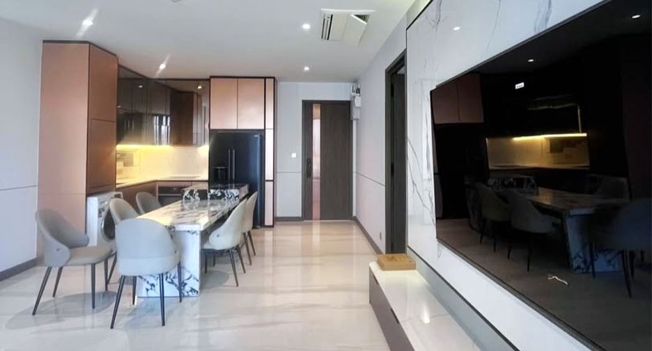 For rent 3 bedrooms condo in Sathon, Bangkok