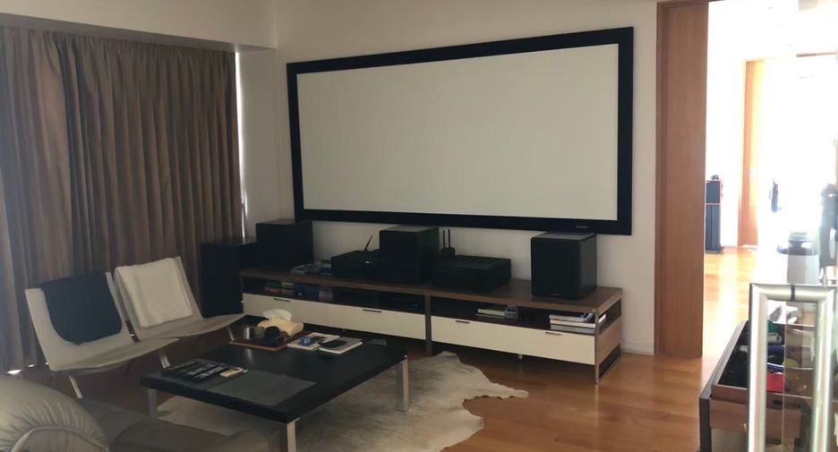 For rent 4 bedrooms condo in Sathon, Bangkok
