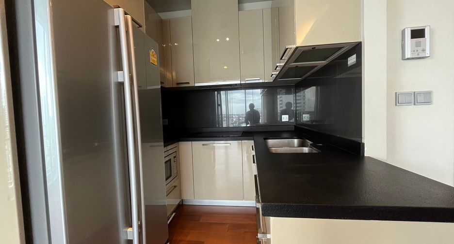 For rent and for sale 2 bedrooms condo in Watthana, Bangkok