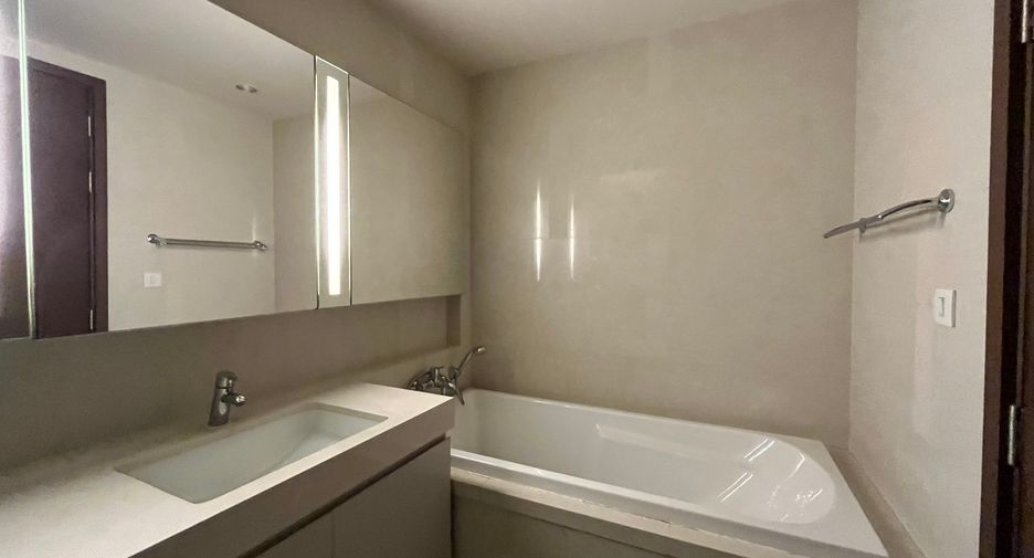 For rent and for sale 2 bedrooms condo in Watthana, Bangkok
